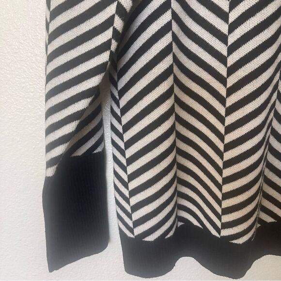Worthington Large Chevron Black and White Striped Turtleneck Sweater - Picture 6 of 10